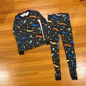 Hanna Andersson sz 140/10 boys long pjs space themed